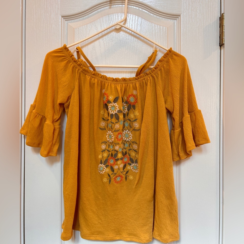 Live to be Spoiled off the shoulder blouse size medium